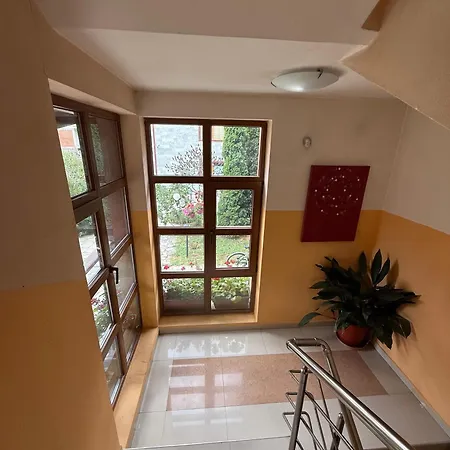 Cozy One Bedroom In Near Gondola With Wi Fi Διαμέρισμα